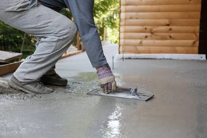 سیمان کاری کف حیاط و پارکینگ